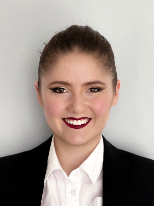 Interviu cu Cezara, fostă cursantă, acum stewardesă Qatar Airways