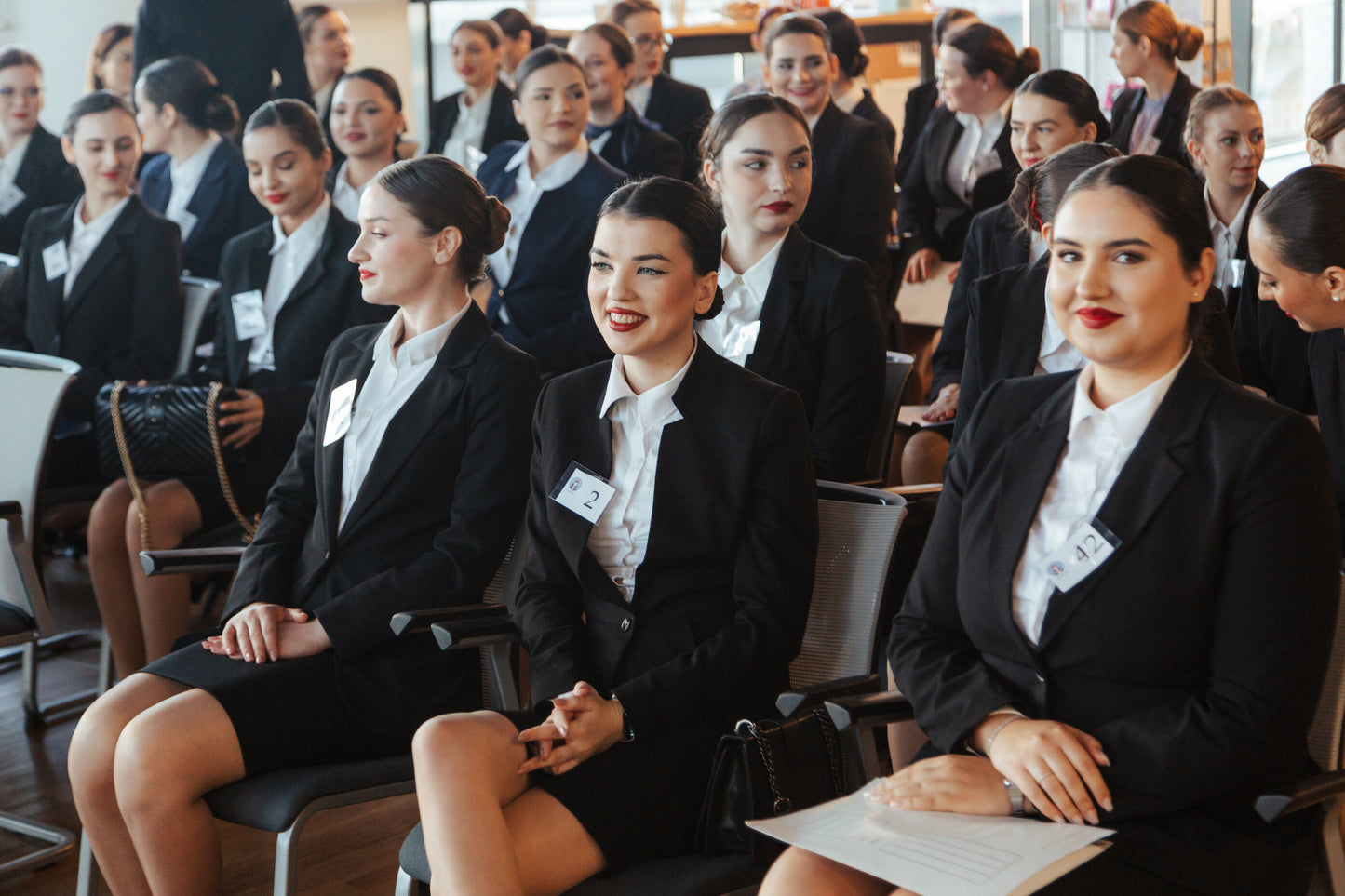 Pachet complet cursuri: Curs engleză pentru aviație + Curs însoțitori de bord